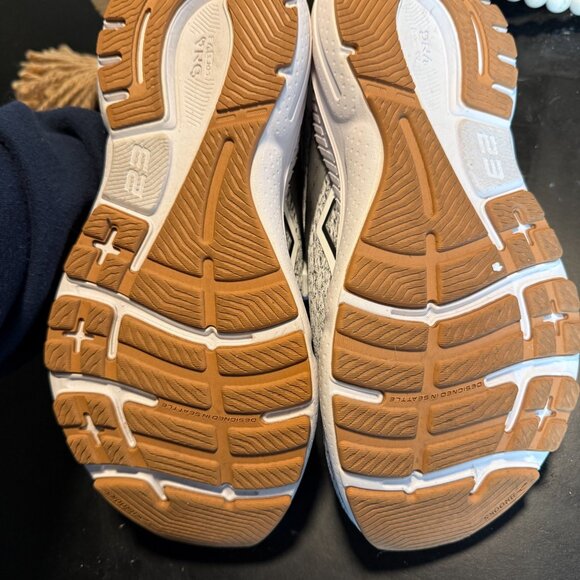 NEW Brooks Adrenaline GTS 23 Running Shoe in Black & White - Picture 9 of 11